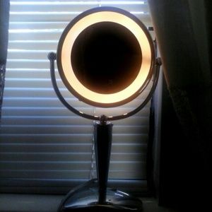 New Lighted Makeup Mirror