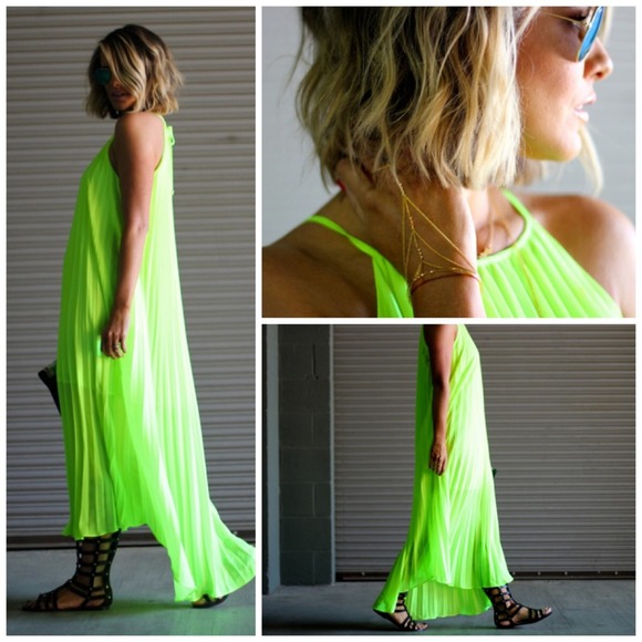 SOLD OUT⬇️Green Pleated Statement Dress⬇️ - Picture 4 of 4