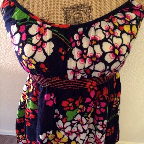 Floral tank - Picture 2 of 3