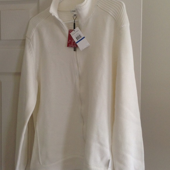 Man's White zip up