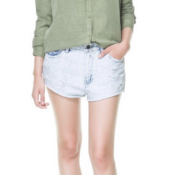 Zara light wash denim distressed short 6/uk10/eu38