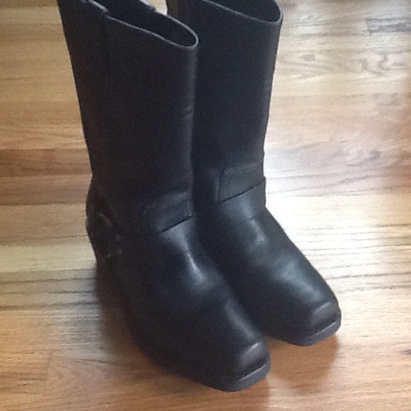 Authentic Harley Davidson women motorcycle boots.