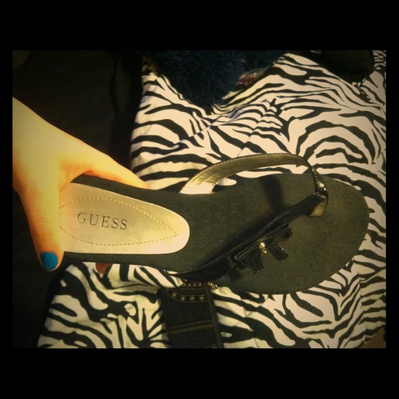 Guess heel flip flop