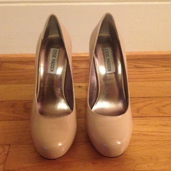 Steve Madden Nude Patent Leather Pumps - Picture 2 of 4