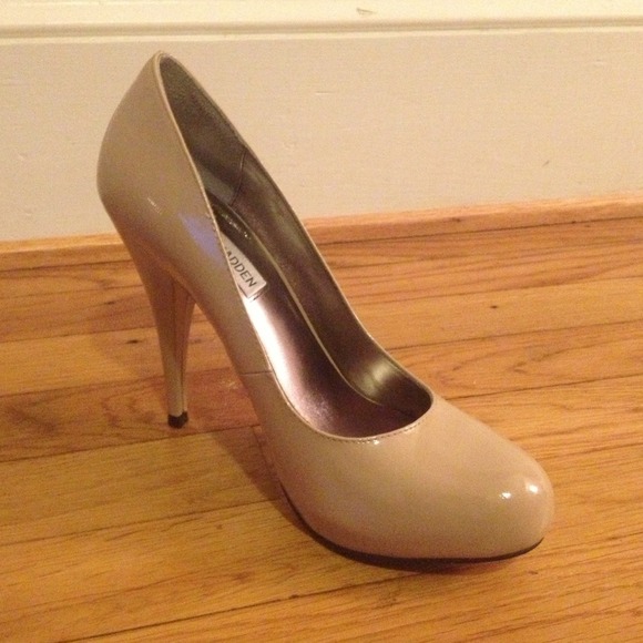 Steve Madden Nude Patent Leather Pumps - Picture 3 of 4