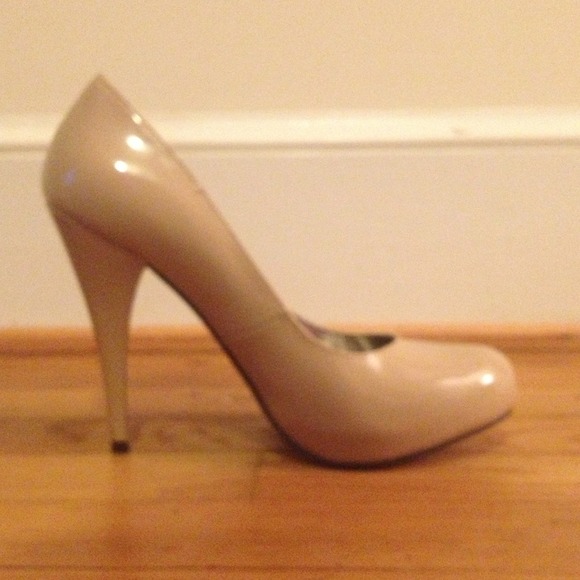 Steve Madden Nude Patent Leather Pumps - Picture 4 of 4