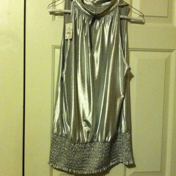 Top - Picture 2 of 3