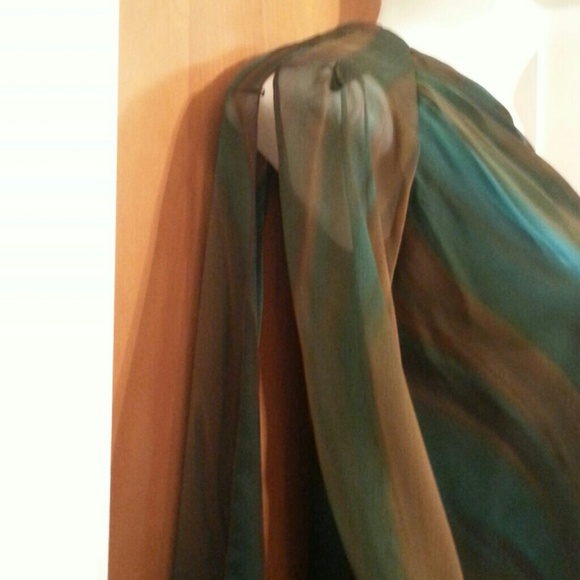 🎉REDUCED Dressy Top - Picture 2 of 3