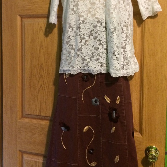 Beautiful Embroidered Skirt - Picture 3 of 3