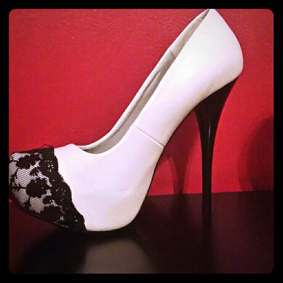 NWOT Almond toe hidden platform pumps