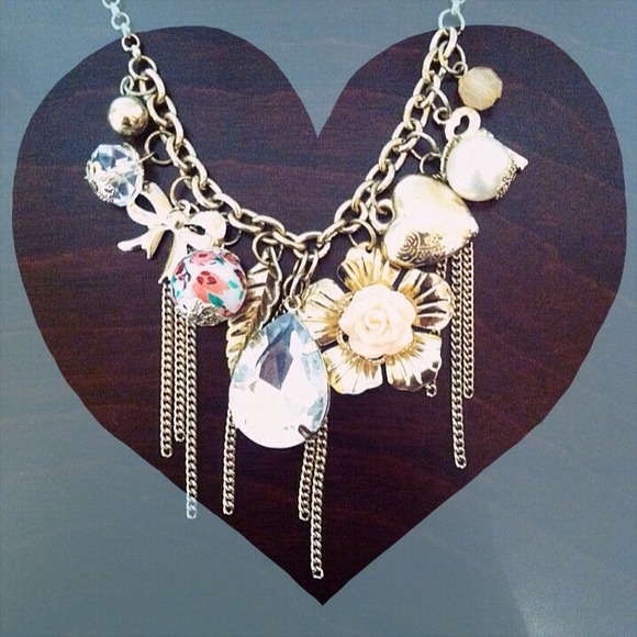 Jewelry - HOST PICK🙆 gold charm necklace