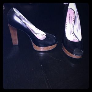 Gianni Bini Black Pumps