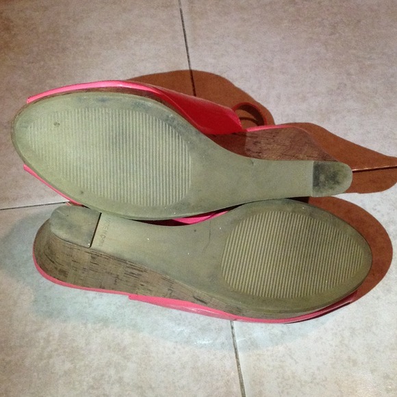 ❌SOLD❌ Neon Pink Slingback Dayla Peep Toe Cork Wedges - Picture 4 of 4
