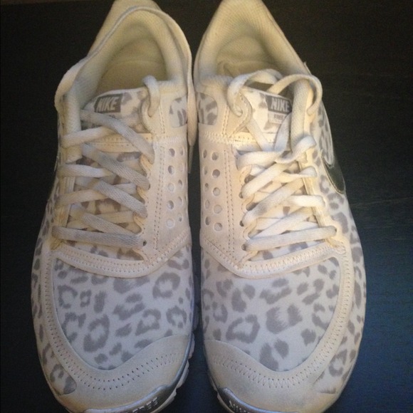 ⚡️SOLD!!⚡️Nike Free 5.0 v4 Leopard - Picture 2 of 4