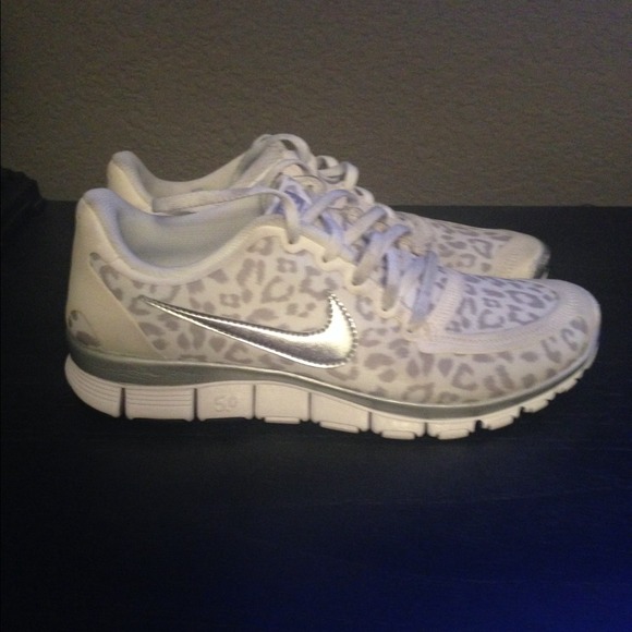⚡️SOLD!!⚡️Nike Free 5.0 v4 Leopard - Picture 3 of 4