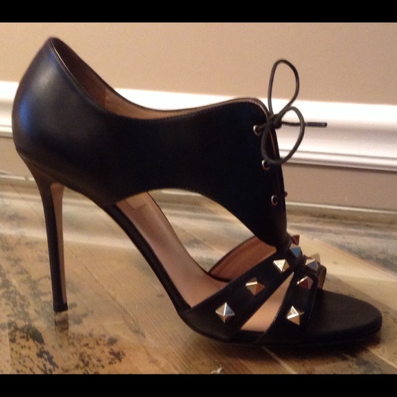 Valentino Rock Stud Pumps - Picture 4 of 4