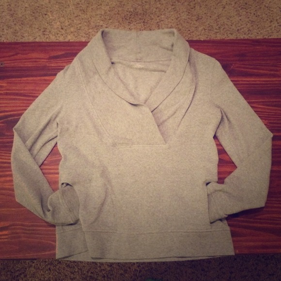 Banana republic pull over sweater
