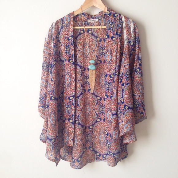 ✨REDUCED✨ LF Paisley Print Kimono