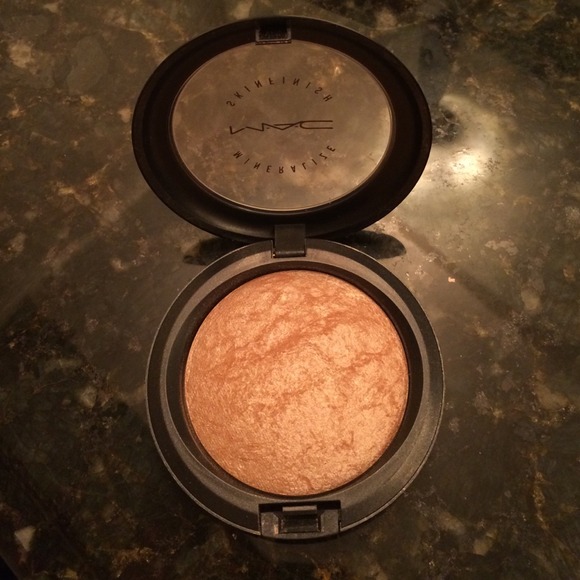 MAC mineralized skin finish in soft and gentle