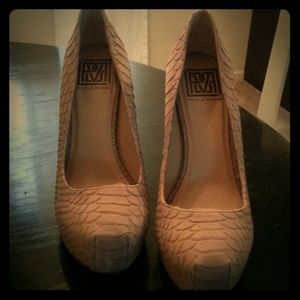 Pour la Victoire platform heels