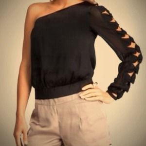 🔴SOLD🔴Bebe One Shoulder Cutout Sleeve Crop Top💕