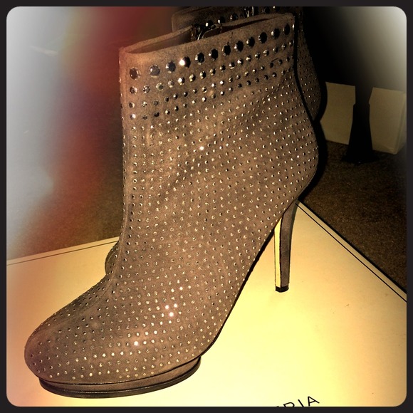 BCBGMaxazria Suede Shoes 6.0