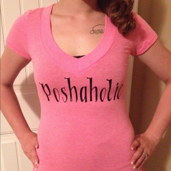 **BUNDLED**🌟2x Host Pick🌟NWT Poshaholic shirt - Picture 2 of 3