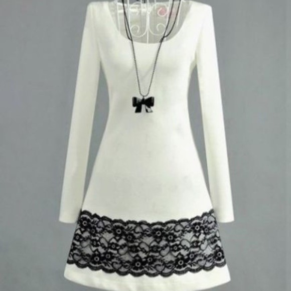HP 11/3 ⭐️ White Mini-Dress with Black Lace Trim