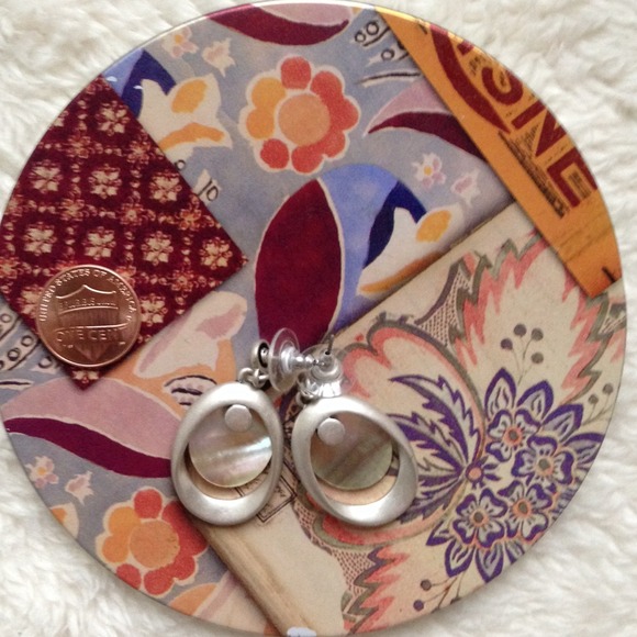 🎉hpx2🎉 boutique earrings - Picture 1 of 3