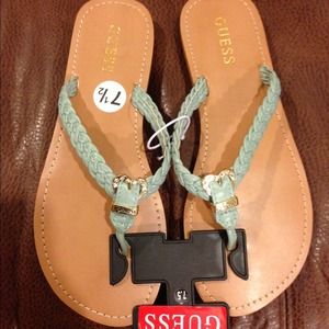 Guess sandals/flip flops