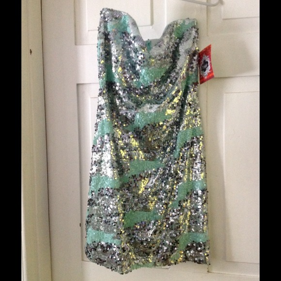 NWT SEXY HEAD TURNING DRESS