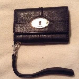 I phone 4 fossil wallet.