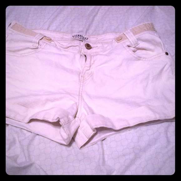 White Levi shorts