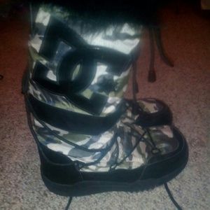 Dc boots worn once