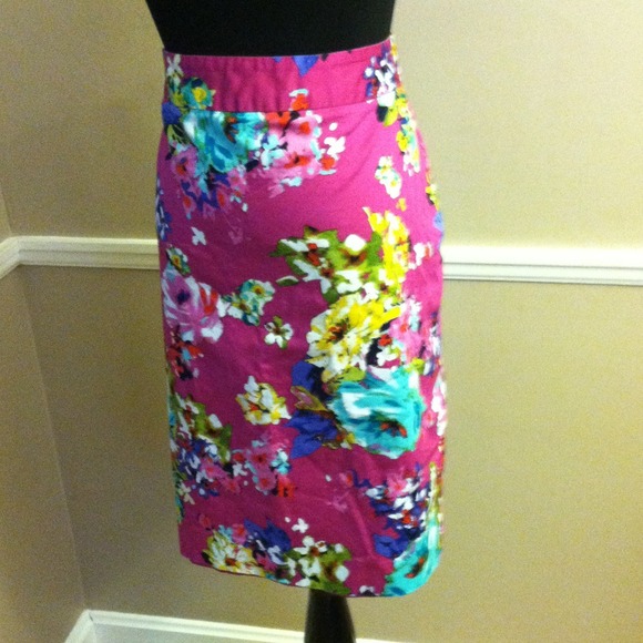📦SOLD***576. Charter Club Pink Floral Pencil Skir