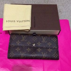 Sold Authentic Louis Vuitton Sarah Wallet