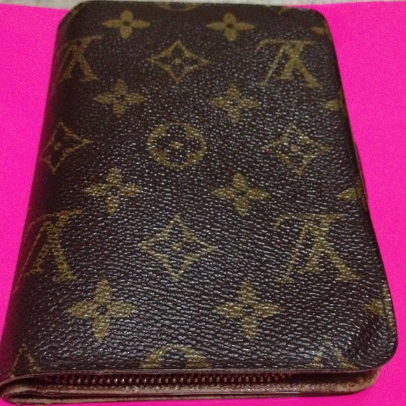 Louis Vuitton zip wallet