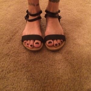 Super cute black sandals