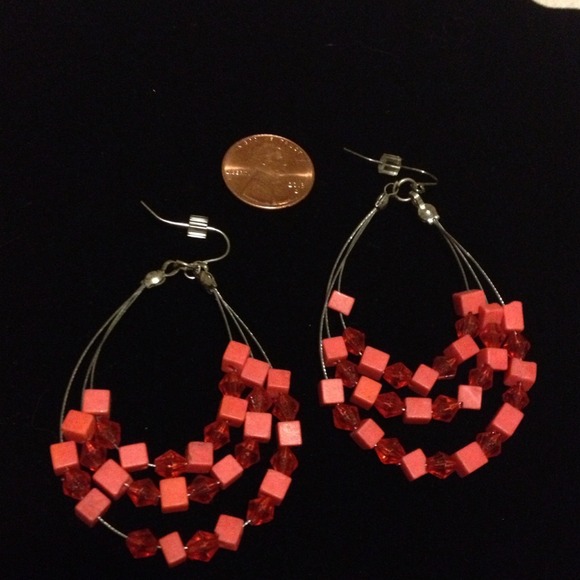 Coral wire hoop earrings