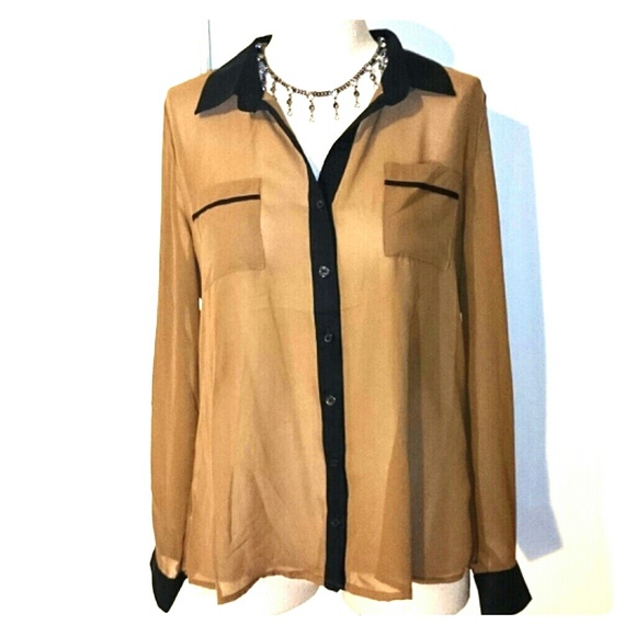 ✨👢Sheer Button Up Blouse!