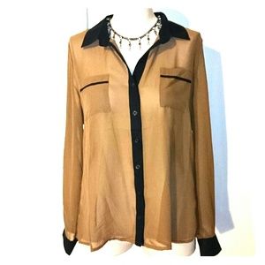 ✨👢Sheer Button Up Blouse!
