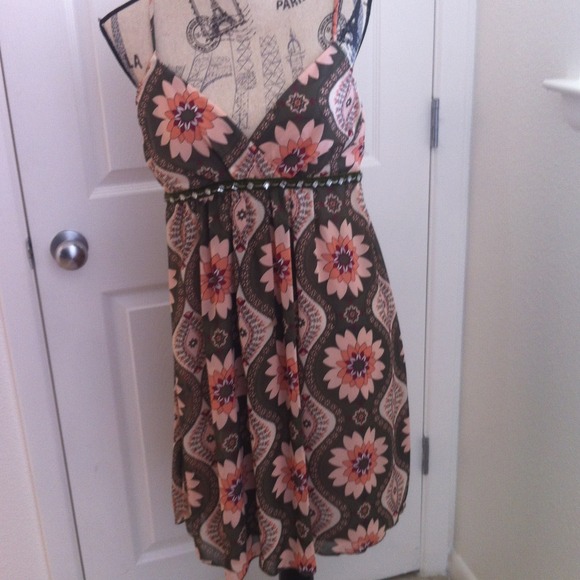 🚫SOLD🚫Spring Dress - Picture 2 of 3