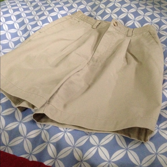 Khaki shorts 8 p