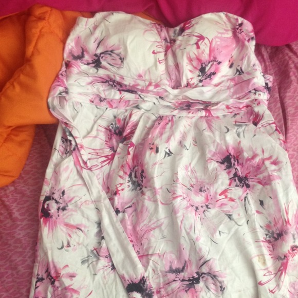 White Strap-Less Dress💞