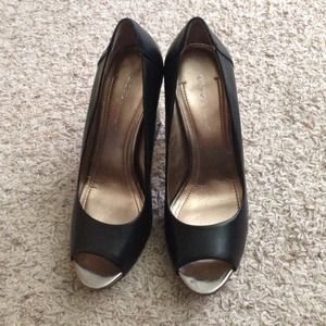 BCBG Metallic, Leather, & Metal Pumps! Very rare!