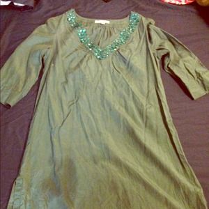 Adorable tunic with bedazzled neckline