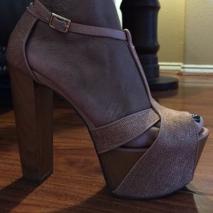 Jessica Simpson t-strap wooden heels p