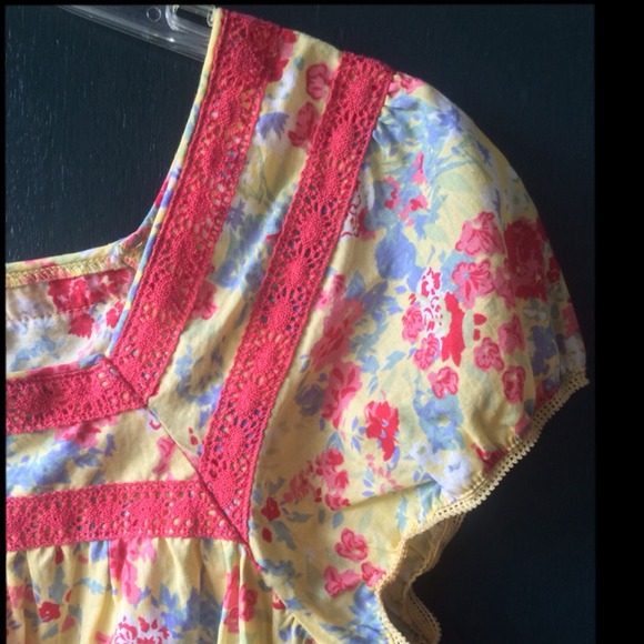 H&M YELLOW FLORAL BLOUSE WITH LACE ACCENT - Picture 4 of 4