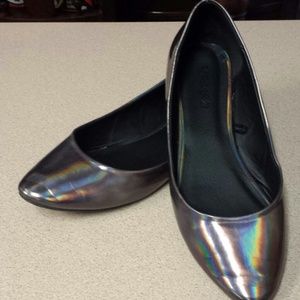 Metallic flats