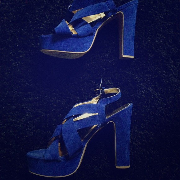 Mossimo blue strap pumps.